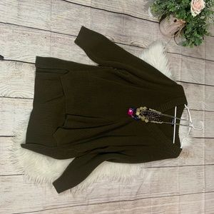 Women’s express top and statement necklace